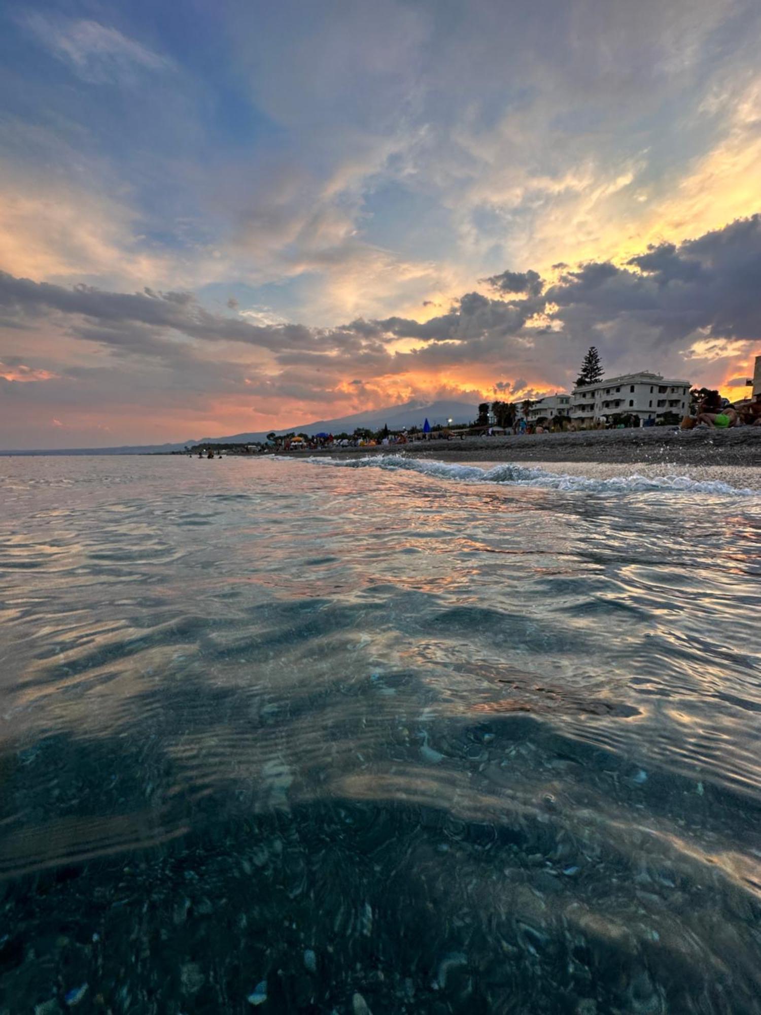 Appartamento I Puritani On The Beach Giardini-Naxos Exterior foto