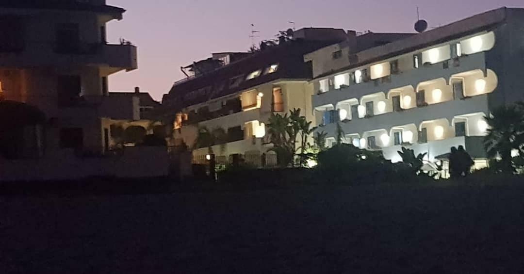 Appartamento I Puritani On The Beach Giardini-Naxos Exterior foto