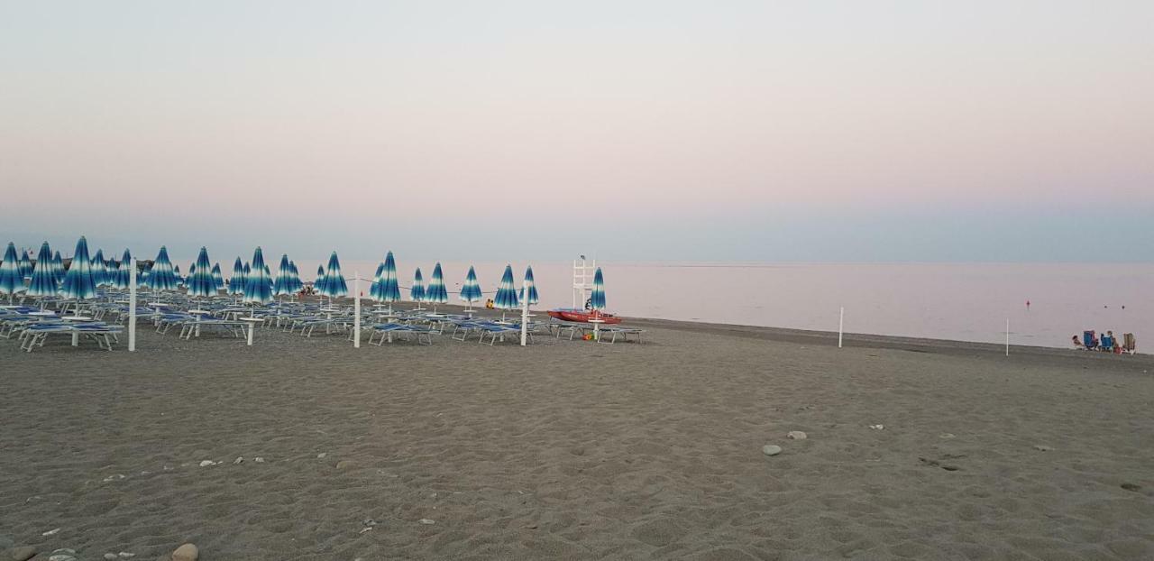 Appartamento I Puritani On The Beach Giardini-Naxos Exterior foto