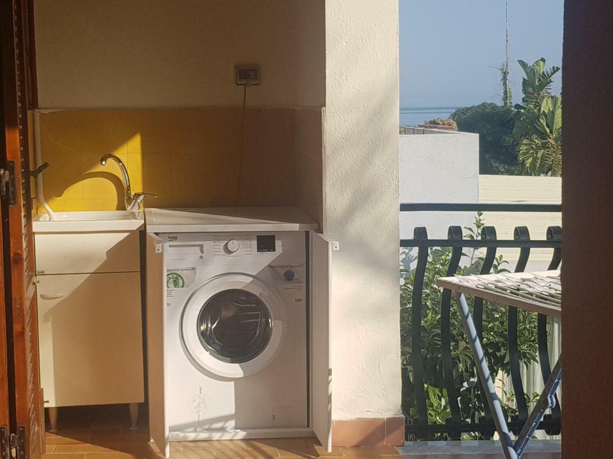 Appartamento I Puritani On The Beach Giardini-Naxos Exterior foto