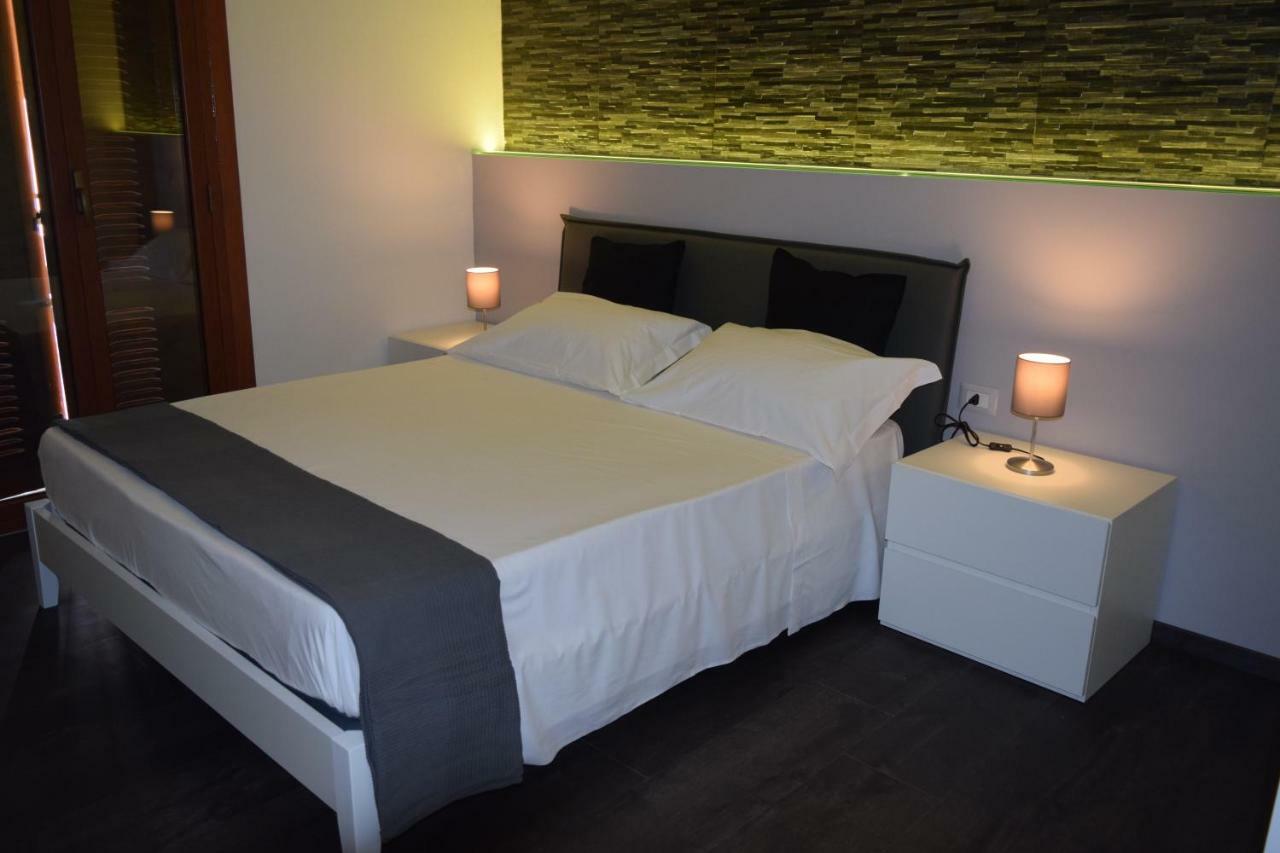 Appartamento I Puritani On The Beach Giardini-Naxos Exterior foto